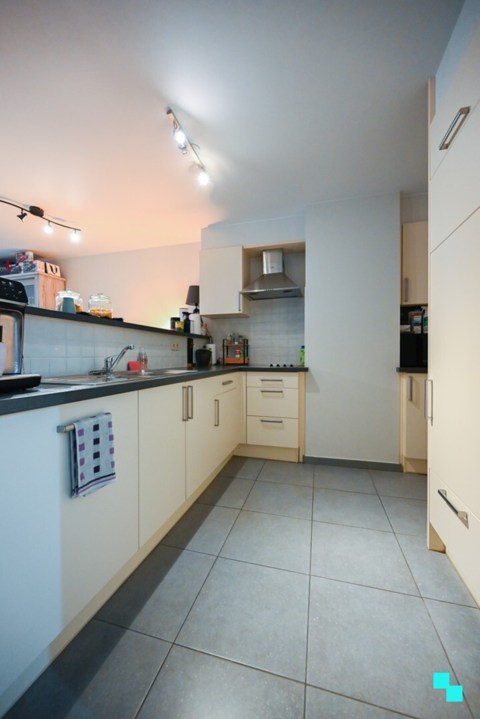 Laurence 2208